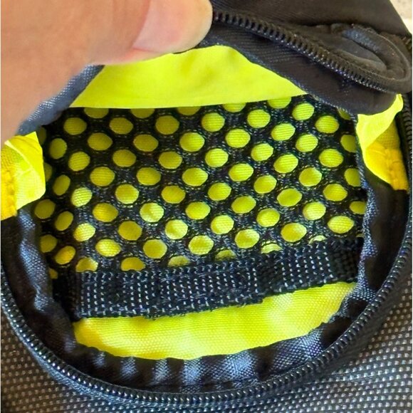 Denali Brand Black Double Zip Camera/Cell Phone Shoulder Bag (SEE FEATURES) - Picture 7 of 12